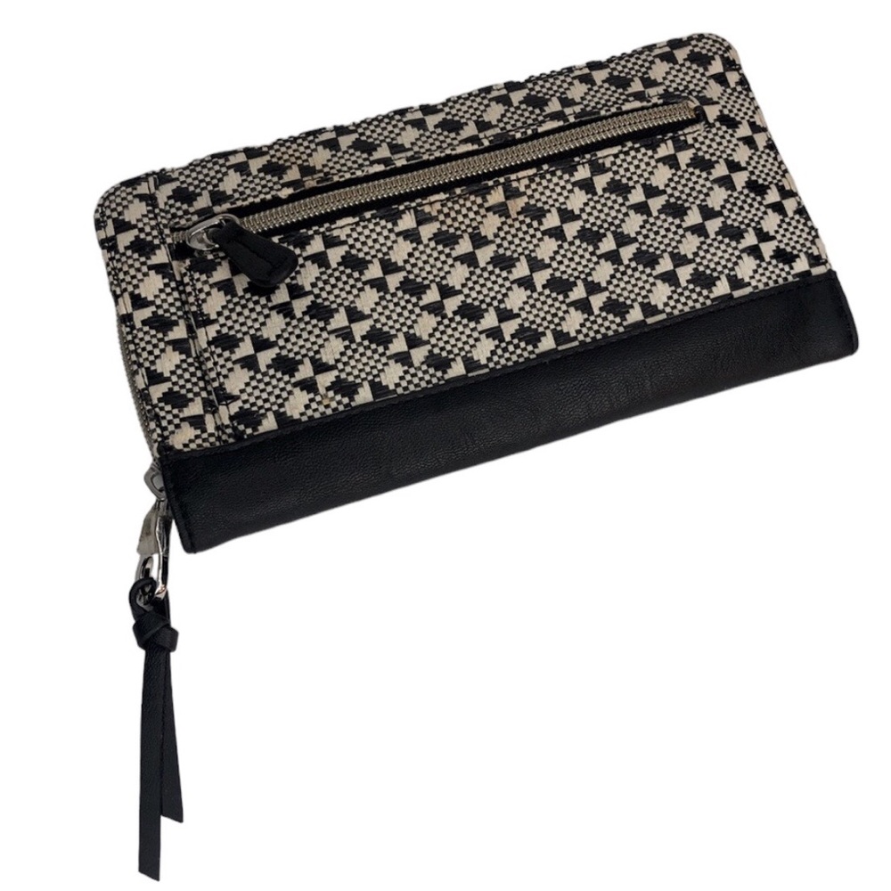 Relic By Fossil Black and Cream Geometric Design Womens Large Zippered Wallet